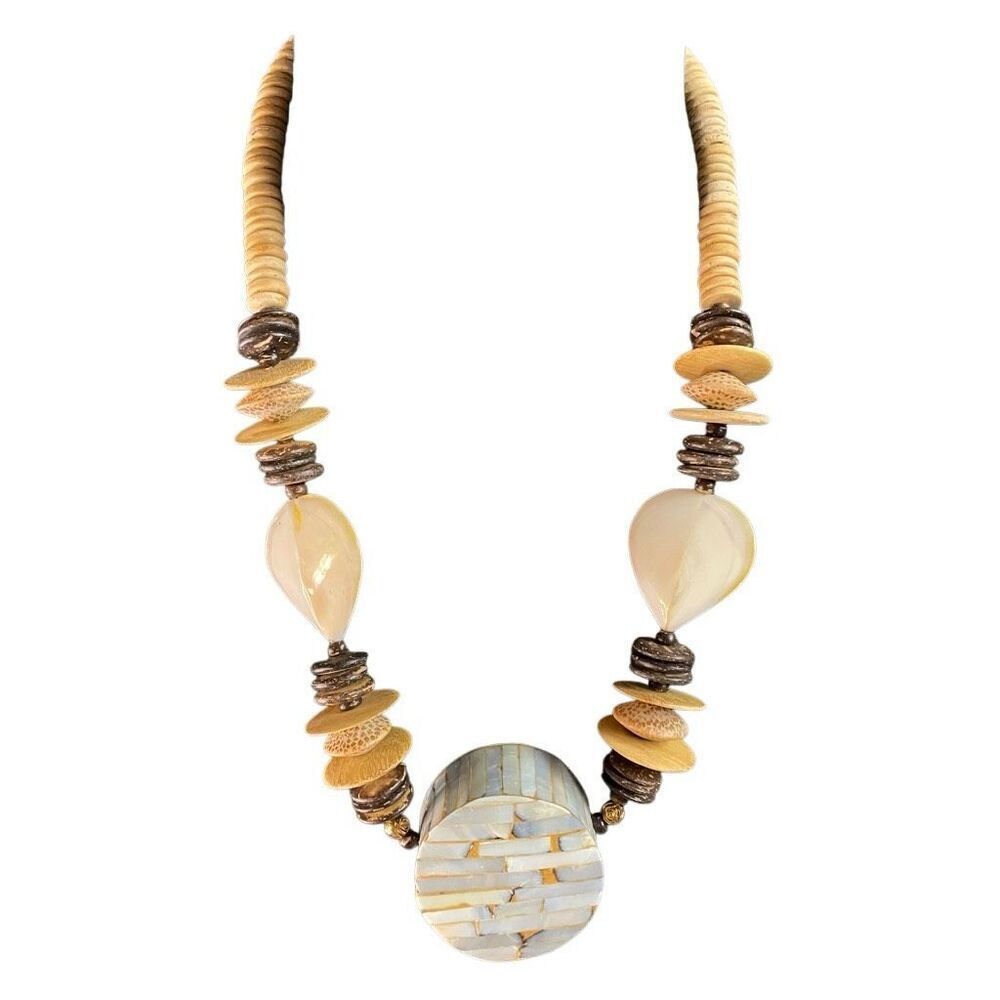 Heart Accent Shell Pendant Necklace in Cream and Brown - Picture 3 of 9